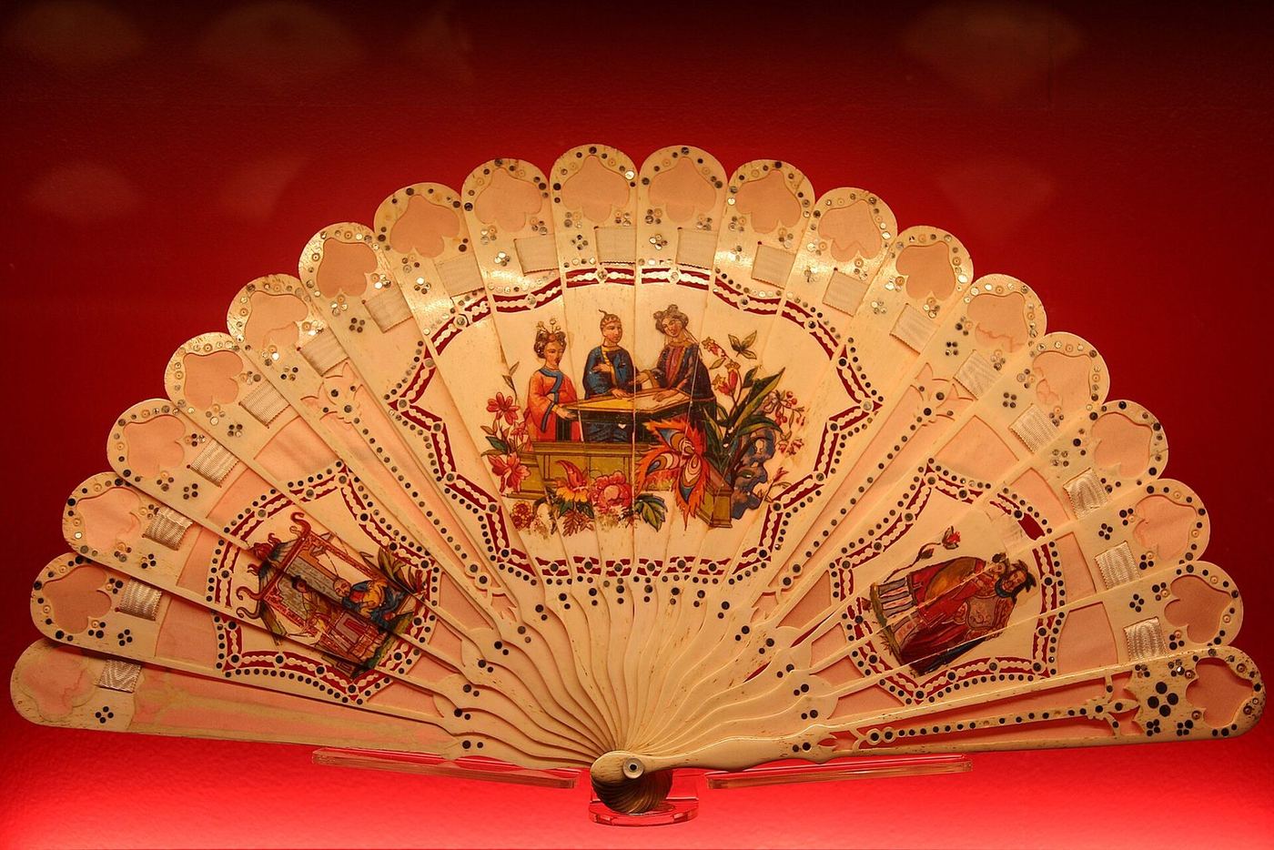 Chinese fan from the collection of the Musee de la Compagnie des Indes, France
